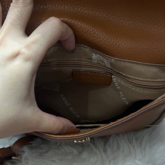 Anne Klein Flap messenger crossbody - Picture 5 of 8